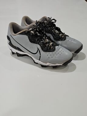 Nike Light Gray and Black Baseball Cleats Sz 6.5